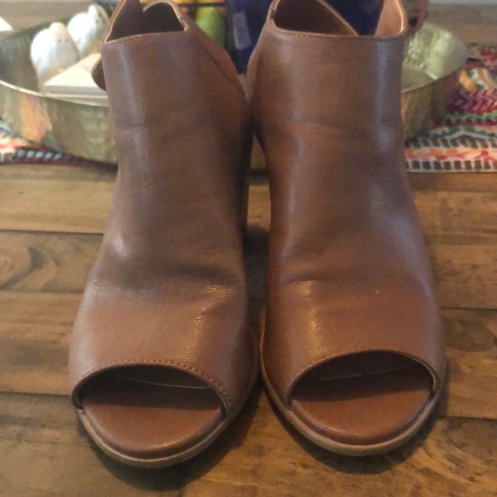 Steve Madden Nonstp Cognac Peep Toe Booties